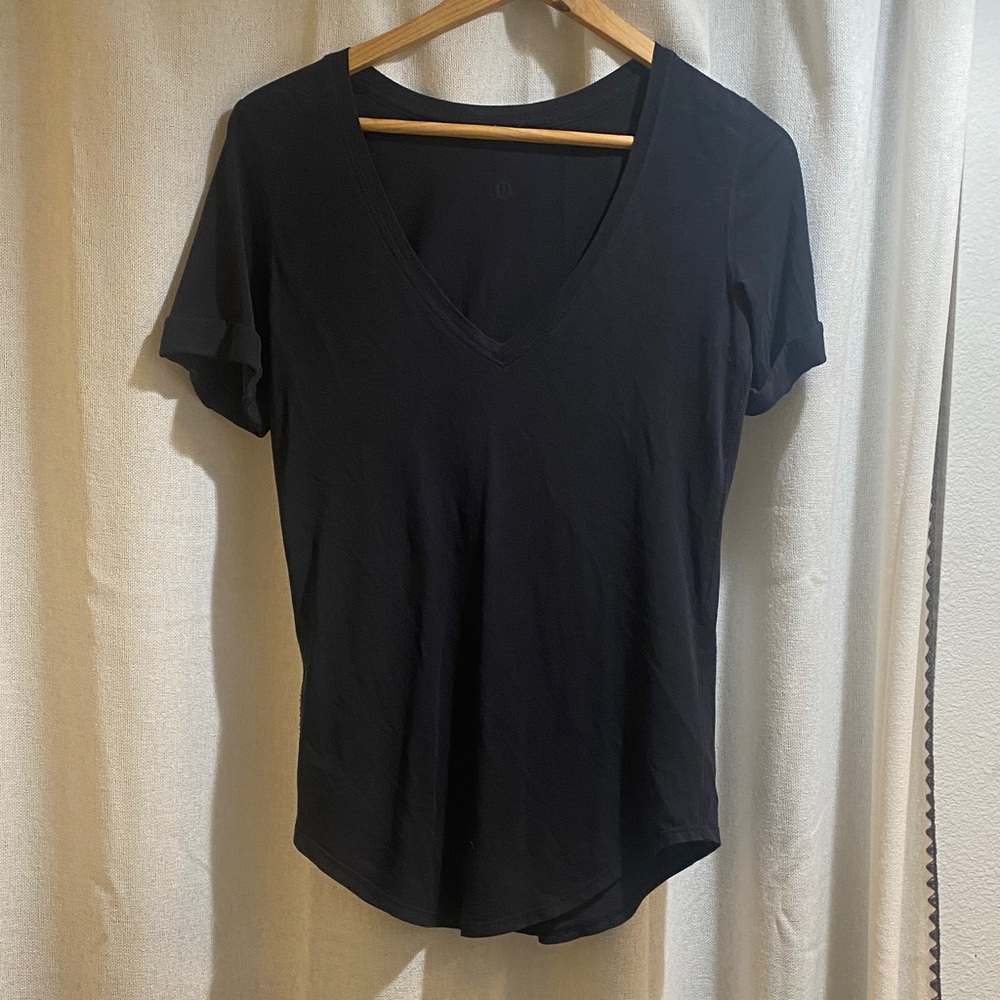 lululemon athletica Black V-Neck Short Sleeve Tee